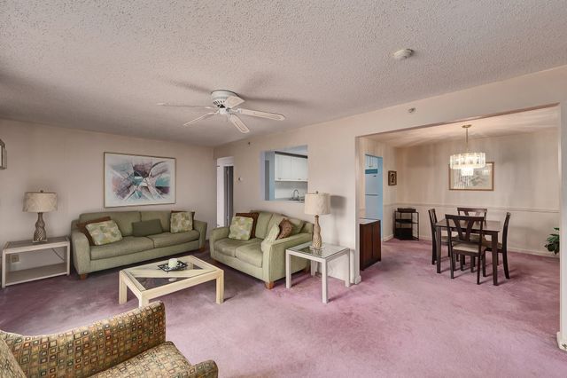 3 Birchwood Pt 202, Amesbury, MA 01913