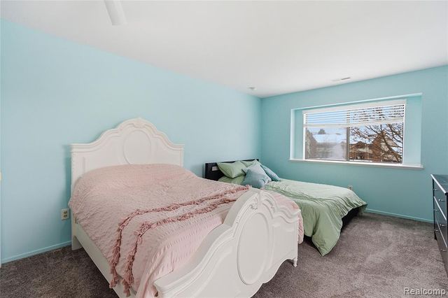 6700 Ridgefield Circle 201, West Bloomfield, MI 48322