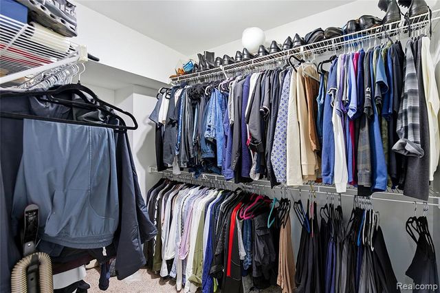 6700 Ridgefield Circle 201, West Bloomfield, MI 48322