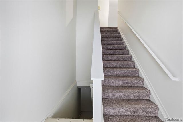 6700 Ridgefield Circle 201, West Bloomfield, MI 48322