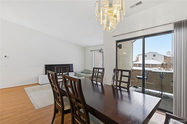 6700 Ridgefield Circle 201, West Bloomfield, MI 48322