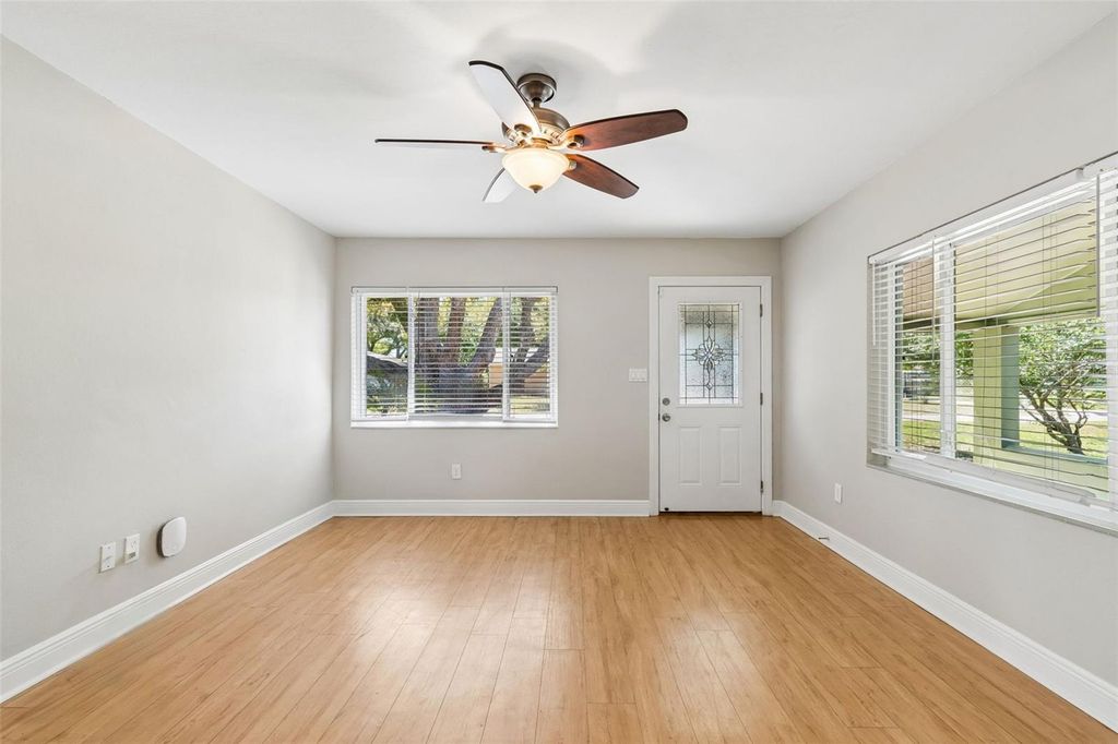 Image 4 of property listing at Address unavailable.