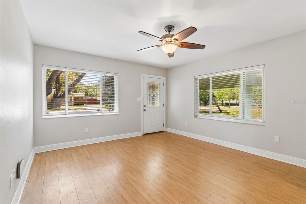 Image 6 of property listing at Address unavailable.