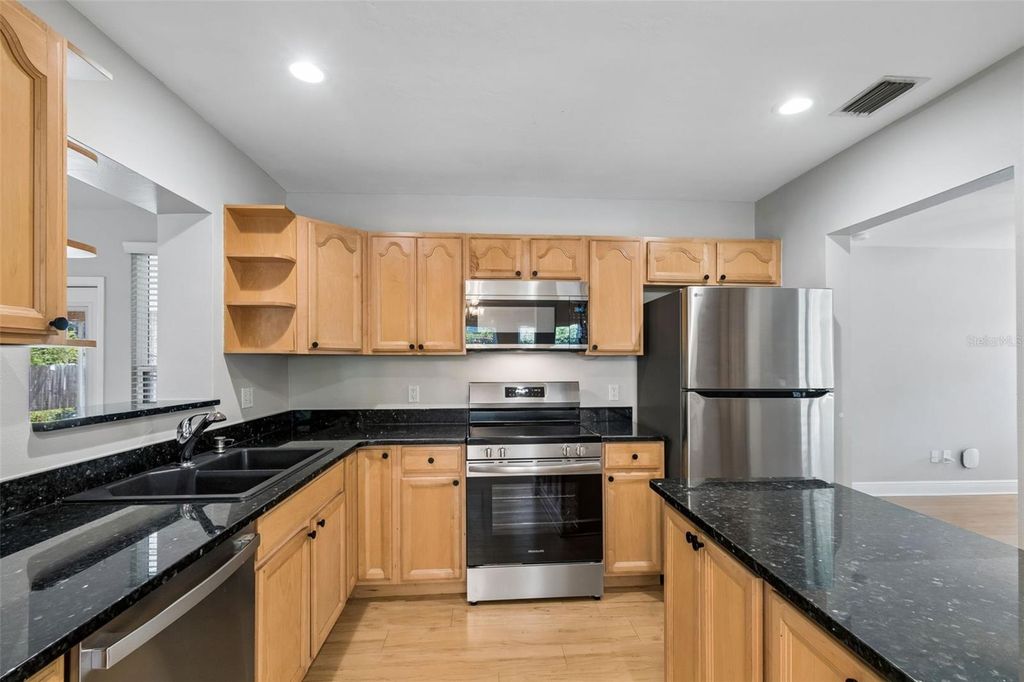 Image 7 of property listing at Address unavailable.