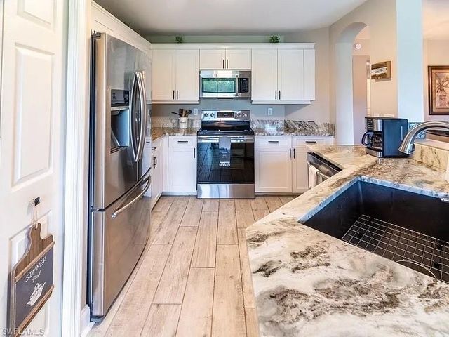 23084 Lone Oak DR, Estero, FL 33928