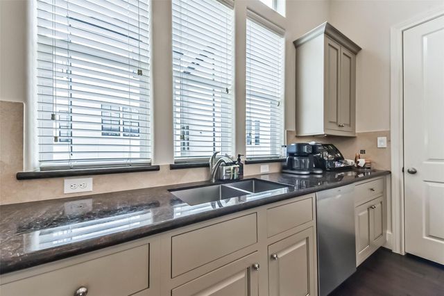 9450 London Bridge Station, Houston, TX 77045