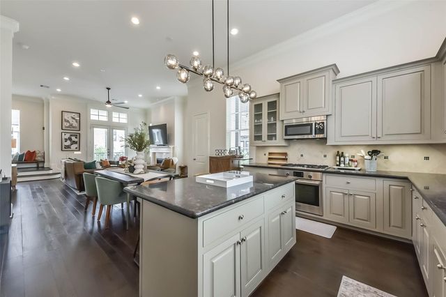 9450 London Bridge Station, Houston, TX 77045