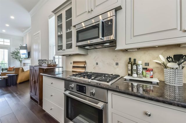 9450 London Bridge Station, Houston, TX 77045