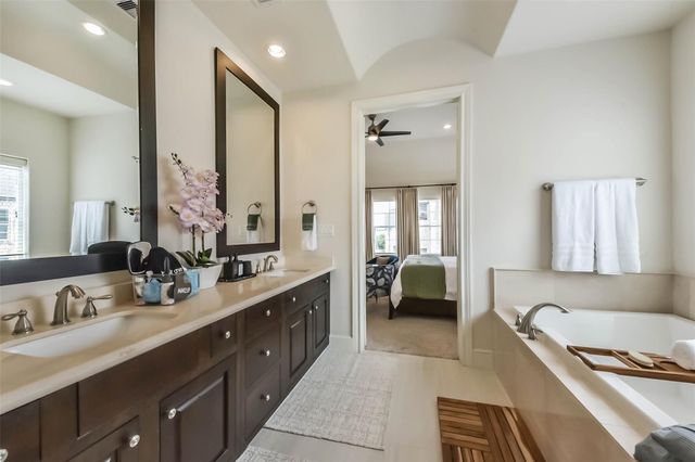 9450 London Bridge Station, Houston, TX 77045