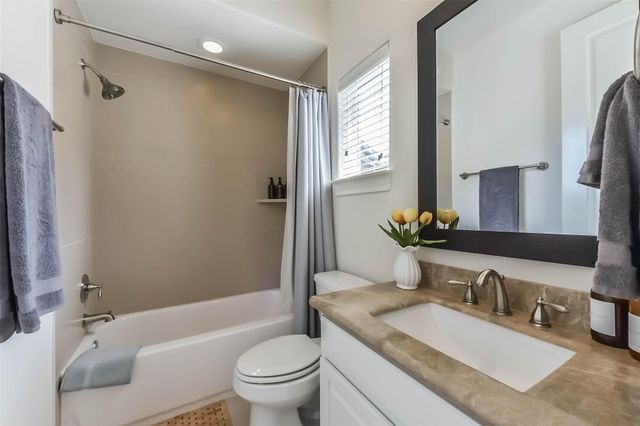 9450 London Bridge Station, Houston, TX 77045