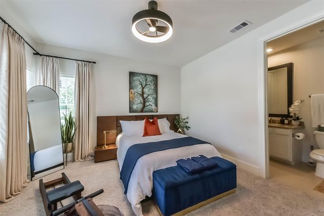 9450 London Bridge Station, Houston, TX 77045