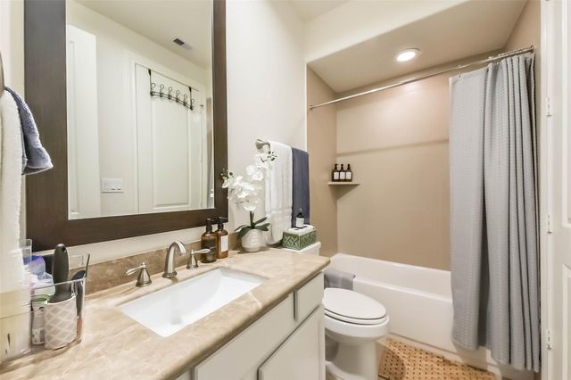 9450 London Bridge Station, Houston, TX 77045