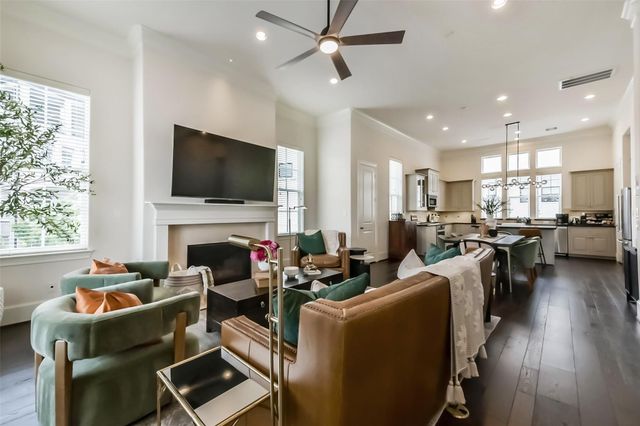 9450 London Bridge Station, Houston, TX 77045