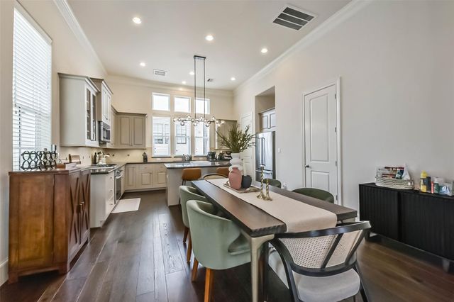 9450 London Bridge Station, Houston, TX 77045