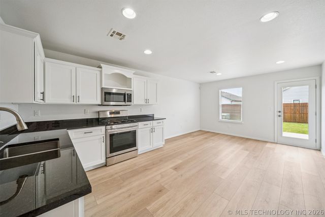 11084 N 116th Avenue E, Owasso, OK 74055