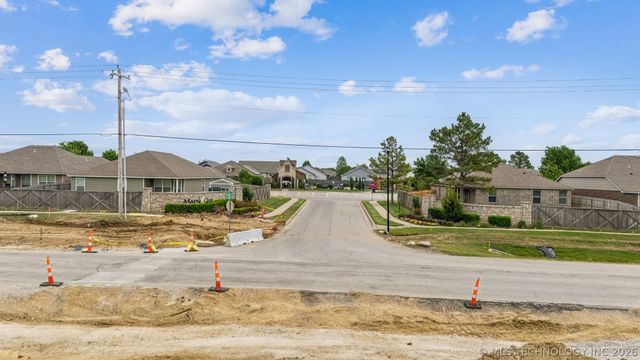 11084 N 116th Avenue E, Owasso, OK 74055