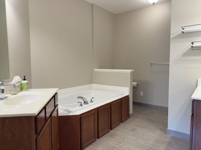 6737 99th Avenue N, Brooklyn Park, MN 55445