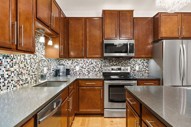 6737 99th Avenue N, Brooklyn Park, MN 55445