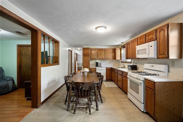 85 Tower St, Hudson, MA 01749