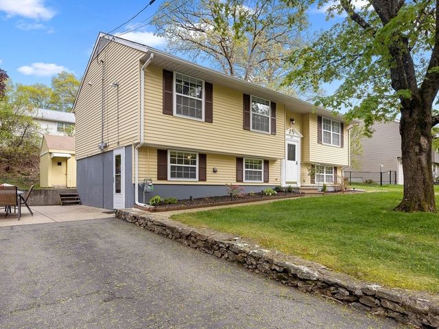85 Tower St, Hudson, MA 01749
