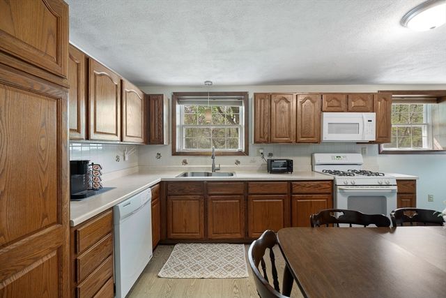 85 Tower St, Hudson, MA 01749