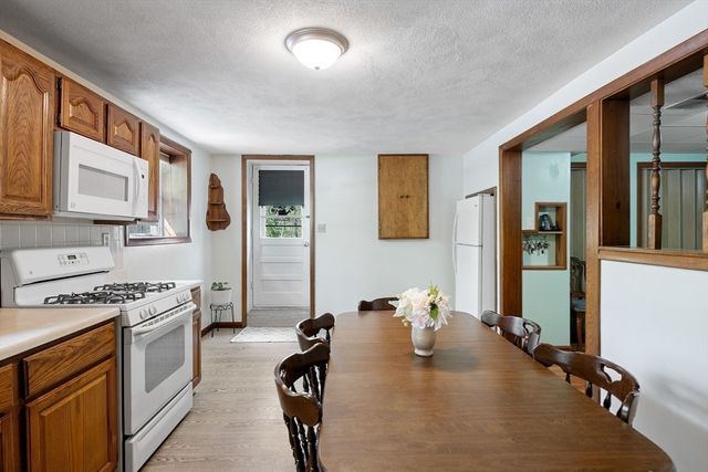 85 Tower St, Hudson, MA 01749