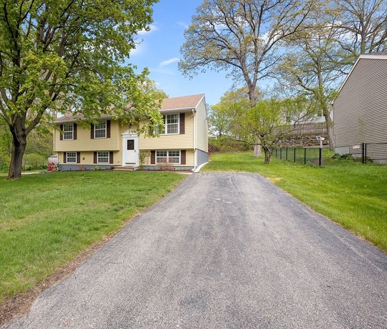 85 Tower St, Hudson, MA 01749