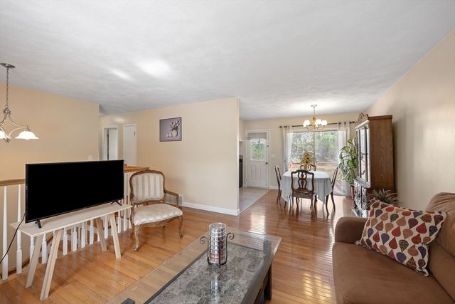 85 Tower St, Hudson, MA 01749