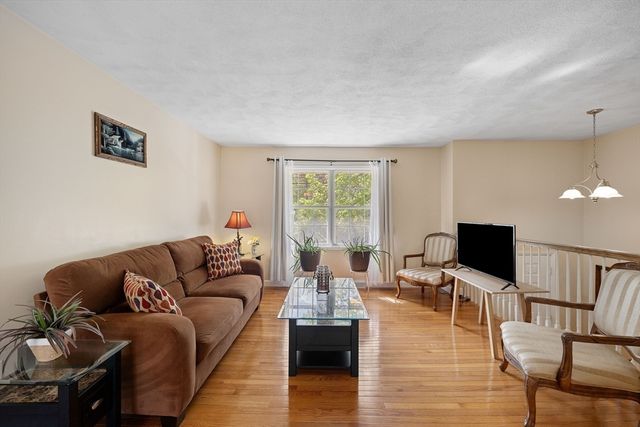 85 Tower St, Hudson, MA 01749