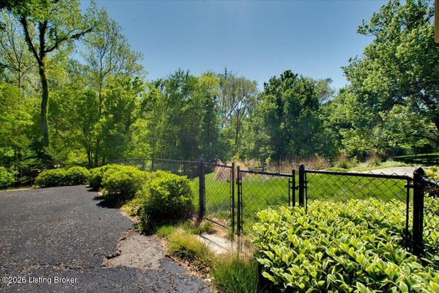 7308 Shadwell Ln, Prospect, KY 40059