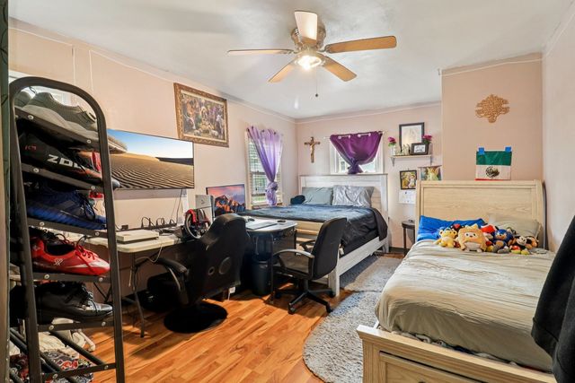 796 Parkway Avenue, Elgin, IL 60120