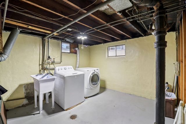 796 Parkway Avenue, Elgin, IL 60120