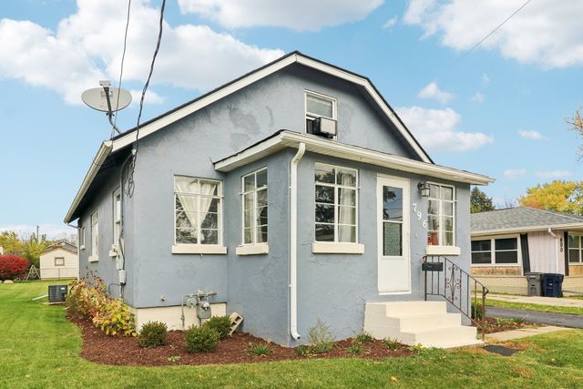 796 Parkway Avenue, Elgin, IL 60120