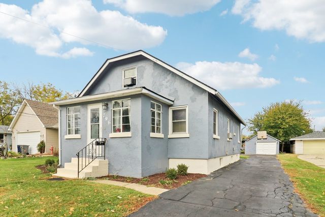 796 Parkway Avenue, Elgin, IL 60120