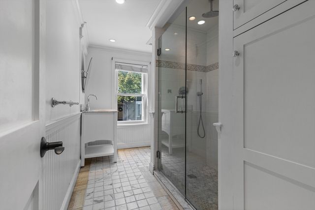256 W. 3rd St 2, Boston, MA 02127