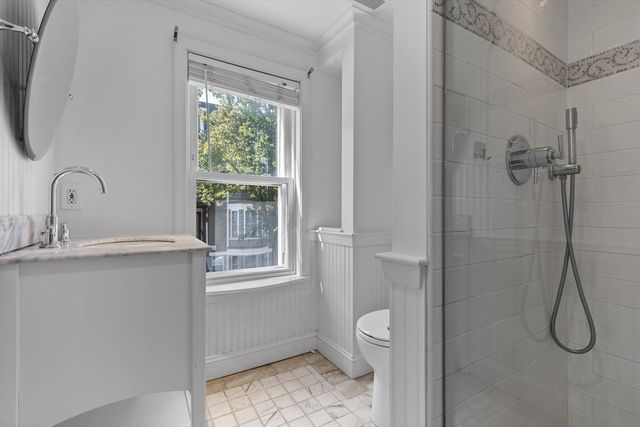 256 W. 3rd St 2, Boston, MA 02127