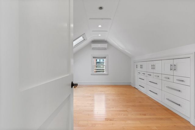 256 W. 3rd St 2, Boston, MA 02127