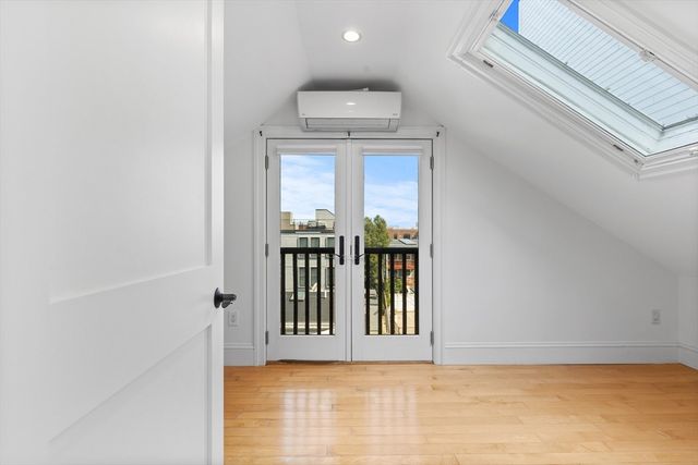 256 W. 3rd St 2, Boston, MA 02127