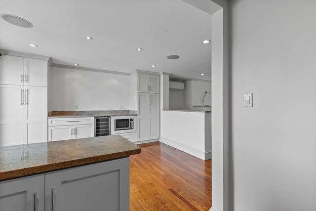 256 W. 3rd St 2, Boston, MA 02127