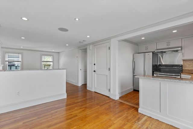 256 W. 3rd St 2, Boston, MA 02127