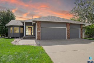 711 W Laquinta St, Sioux Falls, SD 57108
