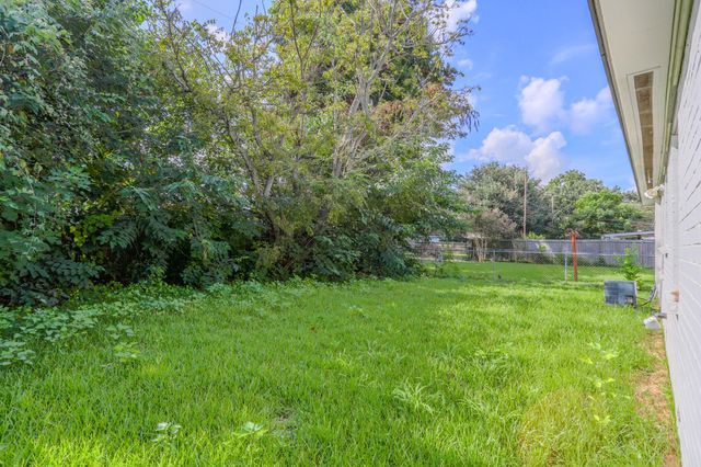 511 Guyer Street, Sugar Land, TX 77498