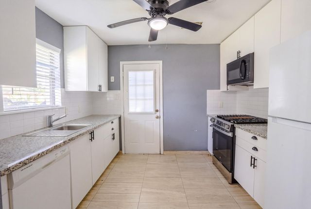 511 Guyer Street, Sugar Land, TX 77498