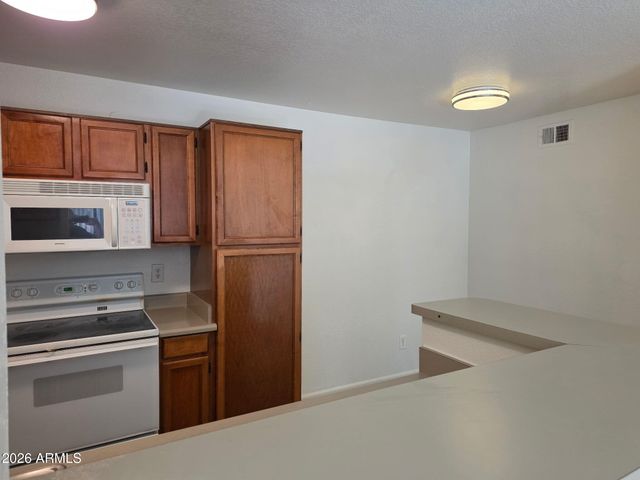623 W GUADALUPE Road 130, Mesa, AZ 85210
