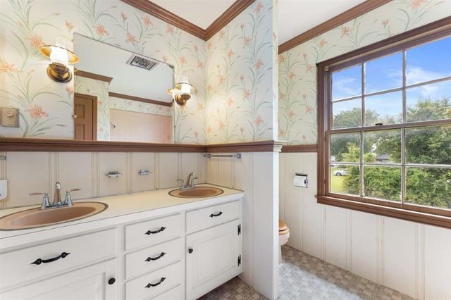 4828 Prien Bluff Road, Lake Charles, LA 70605