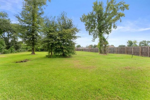 4828 Prien Bluff Road, Lake Charles, LA 70605