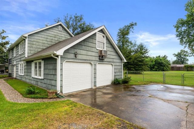 4828 Prien Bluff Road, Lake Charles, LA 70605