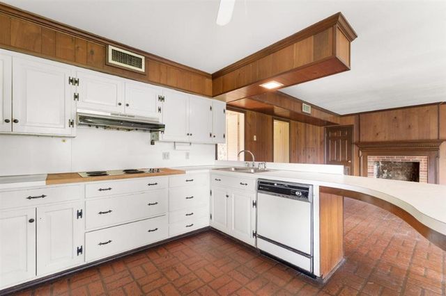 4828 Prien Bluff Road, Lake Charles, LA 70605