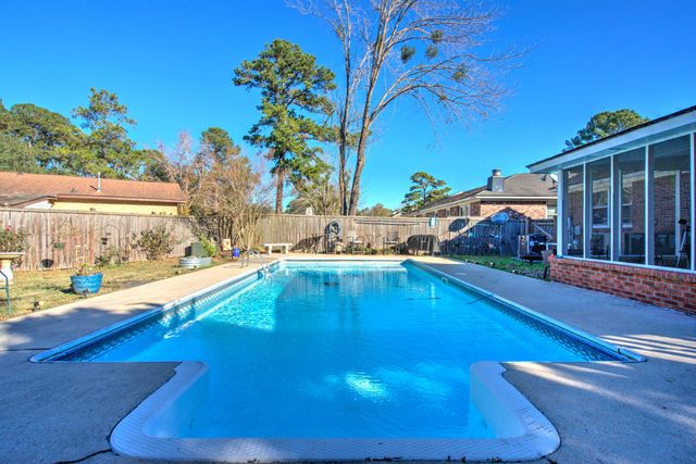 111 Sandtrap Road, Summerville, SC 29483