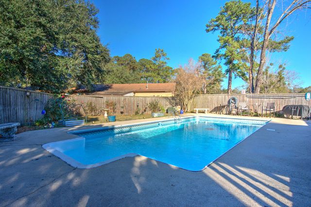 111 Sandtrap Road, Summerville, SC 29483